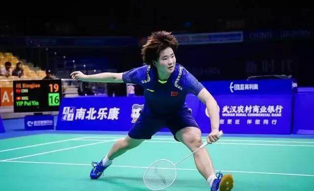 出鲜明的竞